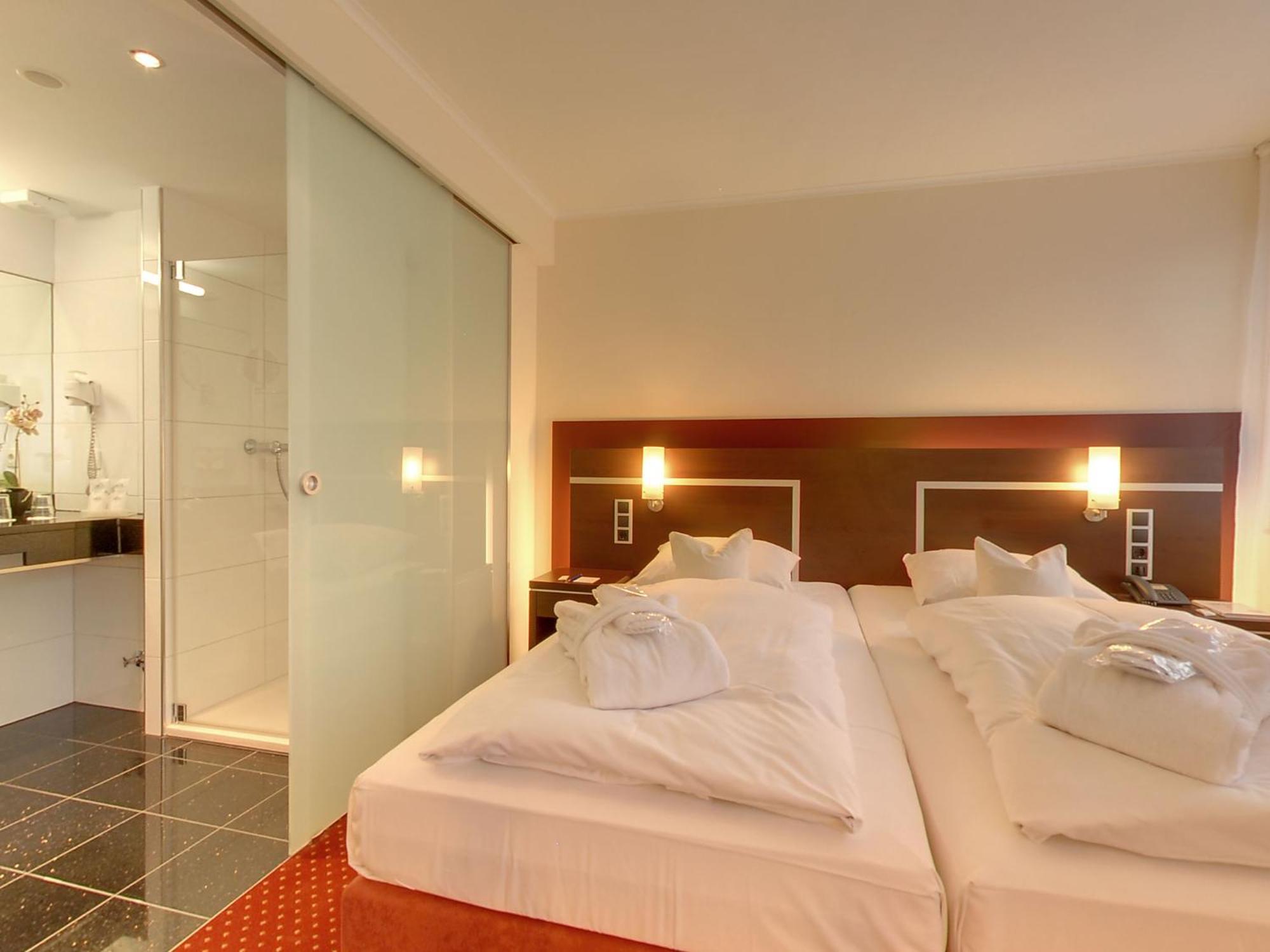 Superior Plus Single Room,702511261:JPEG